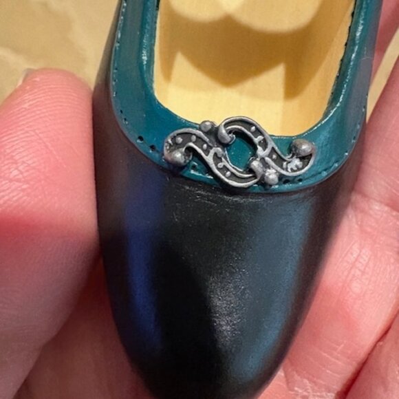Vintage Just the Right Shoe Raine Suffragette Feminist Miniature 1999 #25041 - Picture 2 of 6